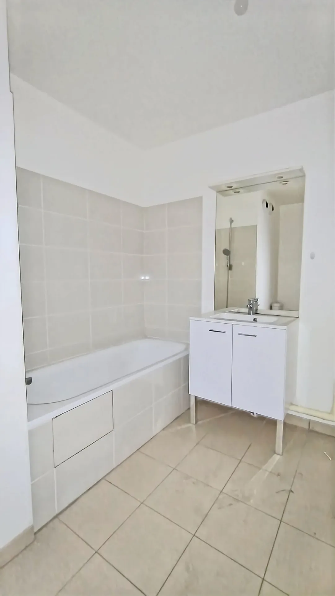Appartement 2 pièces rénové avec balcon et parking à Beauvais, idéal investissement ou premier achat 