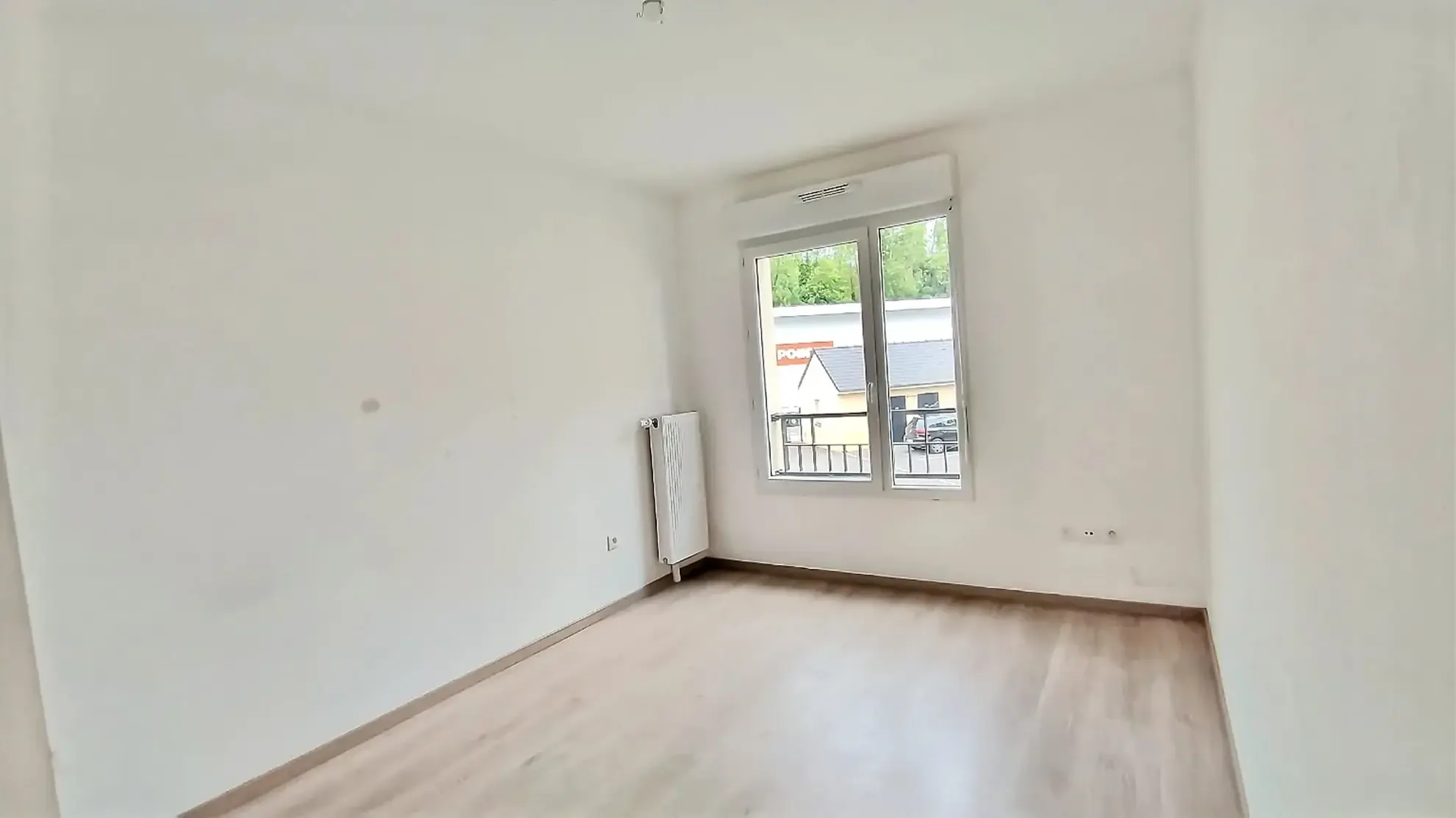 Appartement 2 pièces rénové avec balcon et parking à Beauvais, idéal investissement ou premier achat 