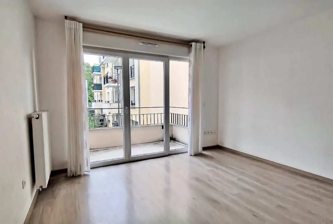 Appartement 2 pièces rénové avec balcon et parking à Beauvais, idéal investissement ou premier achat 
