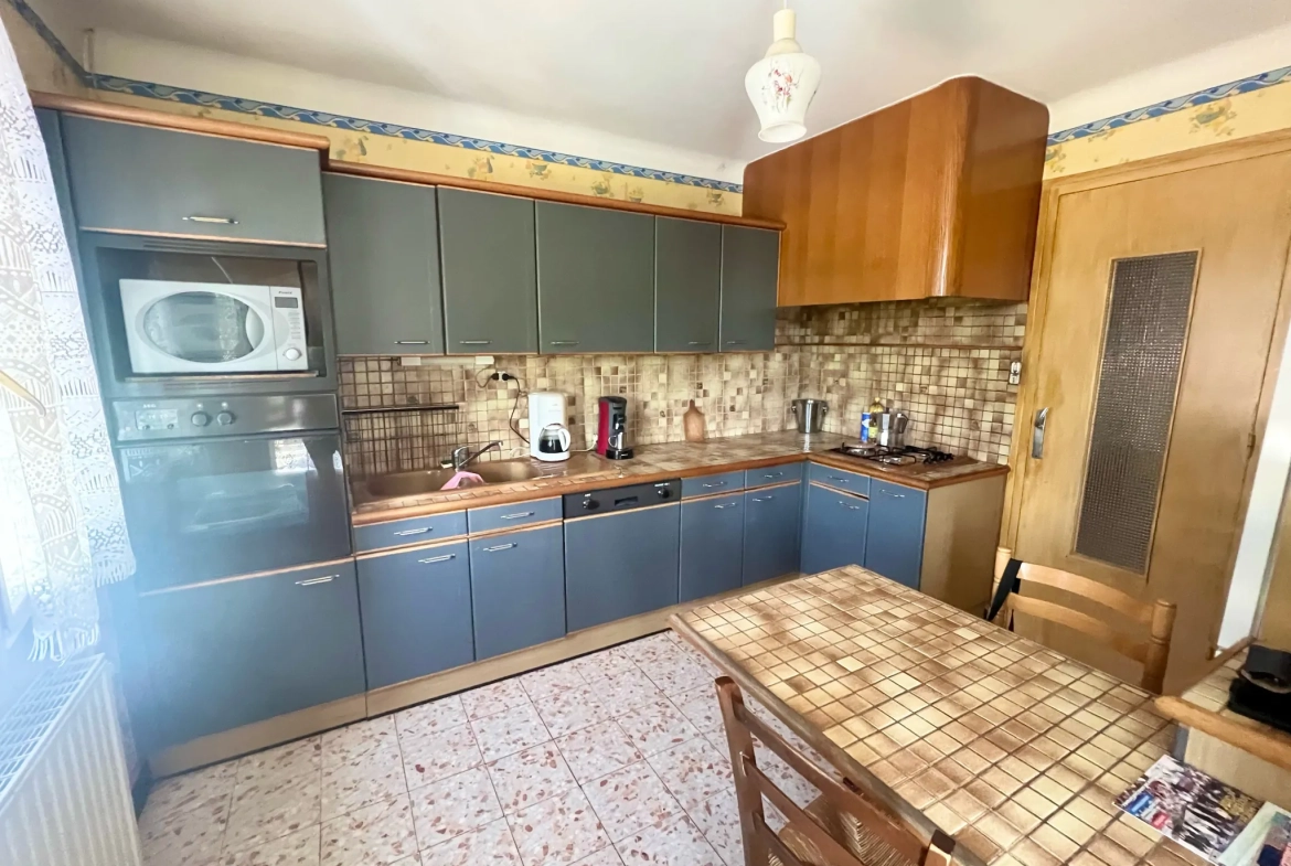 Maison familiale à Communay avec grand terrain et potentiel à moderniser 