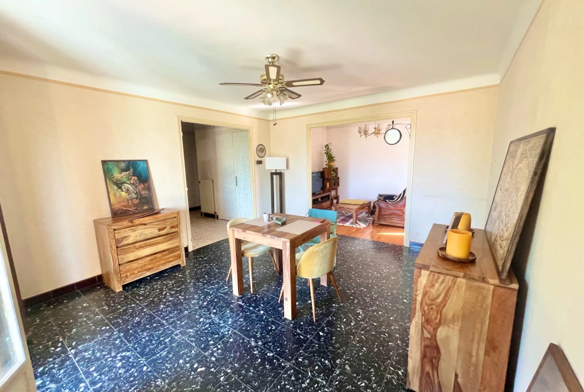 Maison familiale à Communay avec grand terrain et potentiel à moderniser 