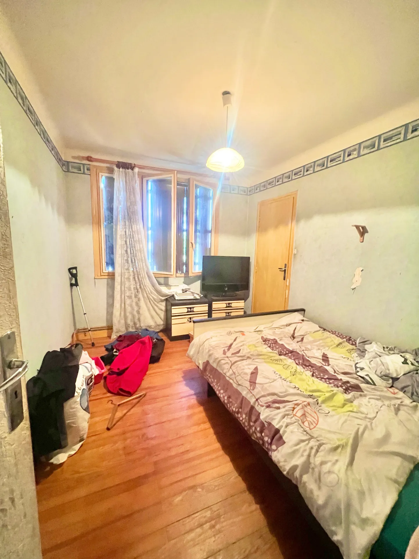 Maison familiale à Communay avec grand terrain et potentiel à moderniser 