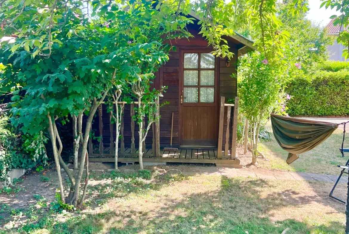 Maison familiale à Communay avec grand terrain et potentiel à moderniser 
