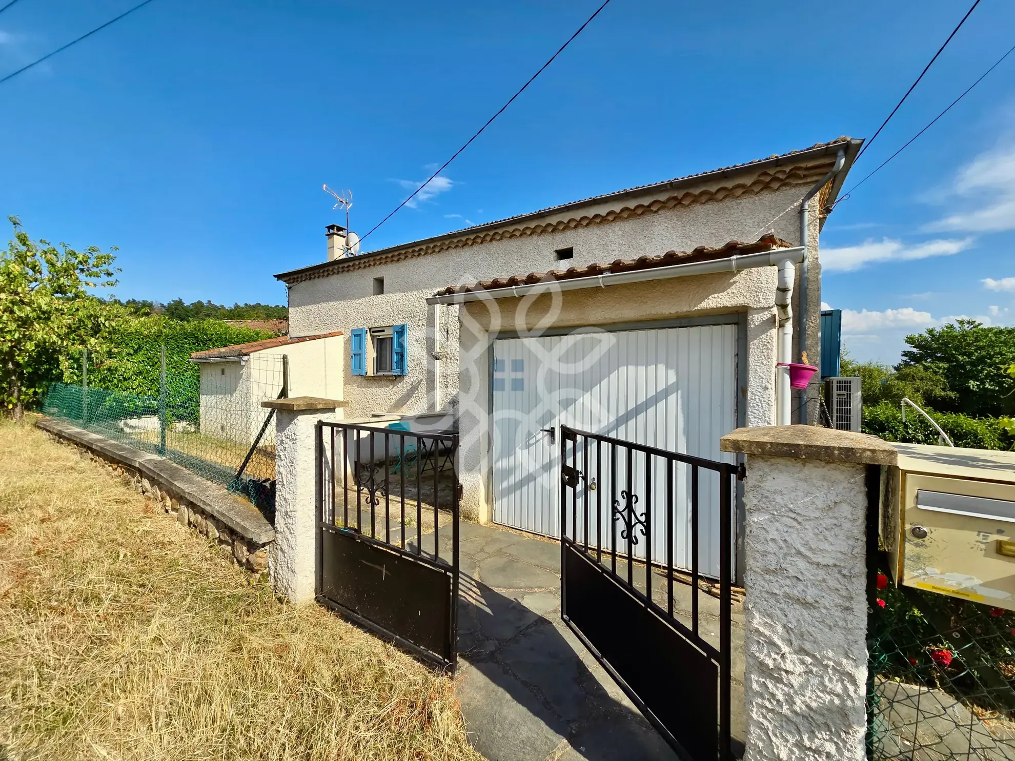 Achat maison de 75 m² avec terrain à Frugières le Pin, calme et confort 
