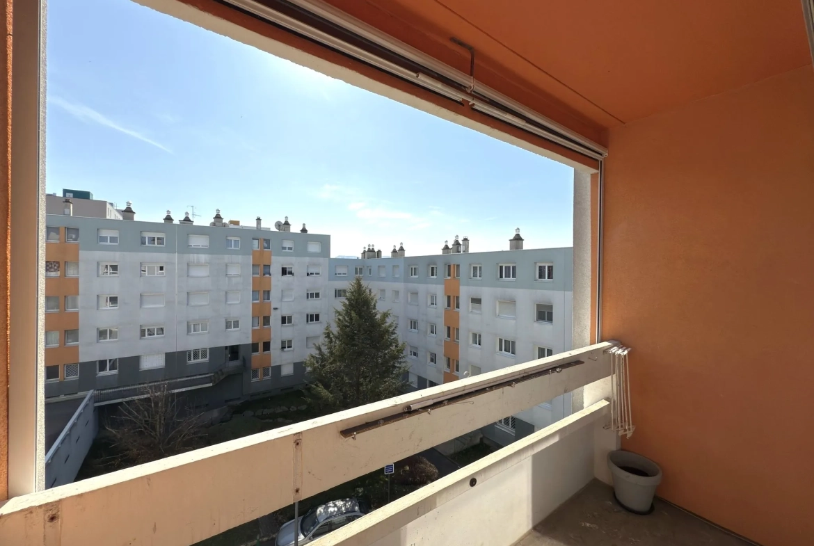 Appartement F4 rénové avec balcon et garage à Montreynaud, Saint-Étienne 