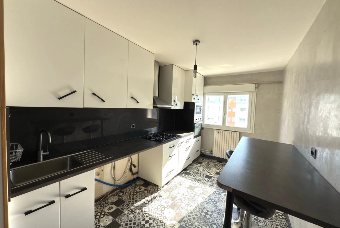 Appartement F4 rénové avec balcon et garage à Montreynaud, Saint-Étienne 
