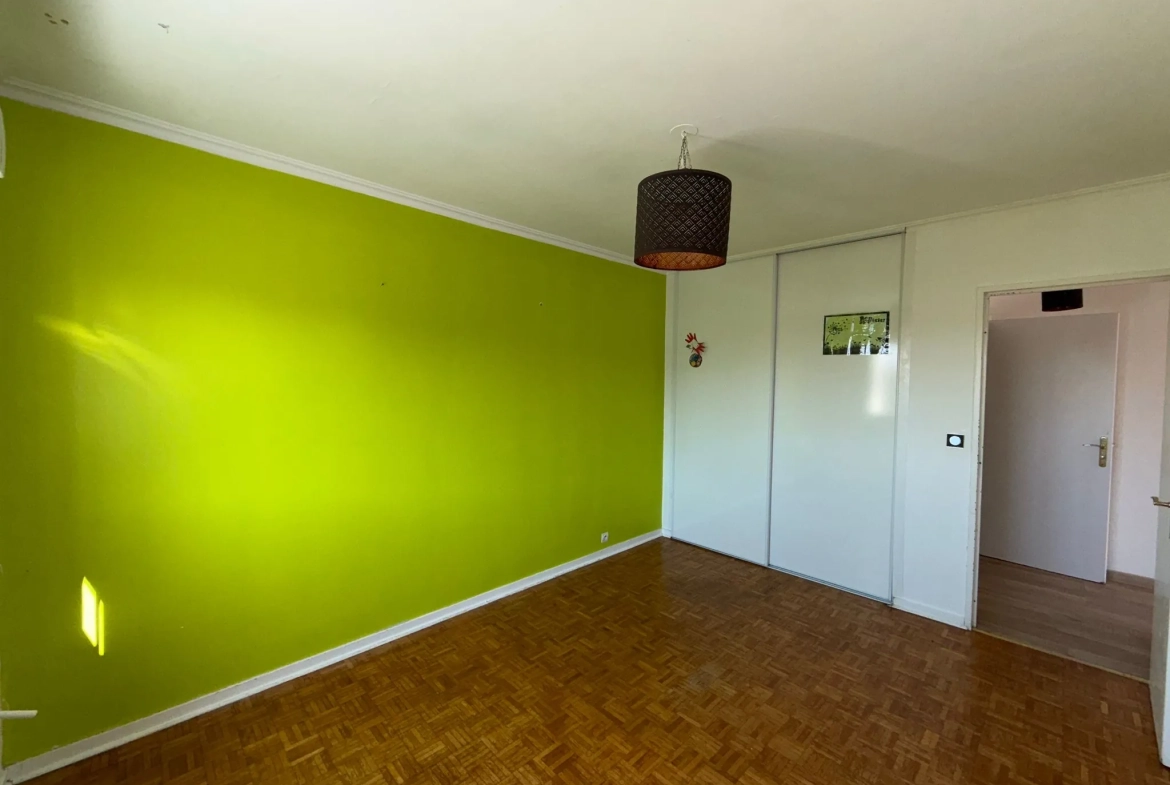 Appartement F4 rénové avec balcon et garage à Montreynaud, Saint-Étienne 