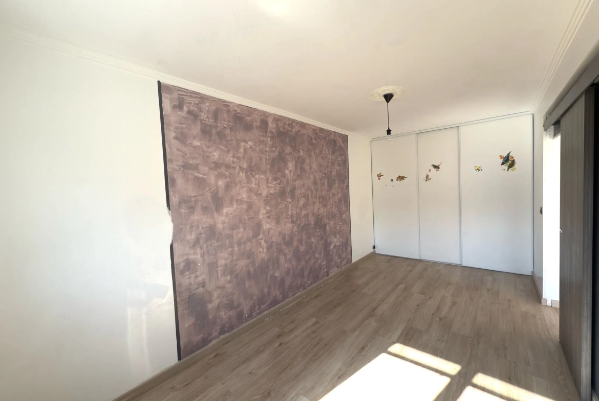 Appartement F4 rénové avec balcon et garage à Montreynaud, Saint-Étienne 