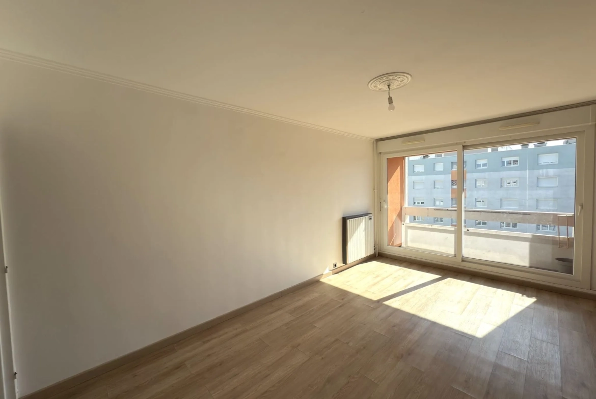 Appartement F4 rénové avec balcon et garage à Montreynaud, Saint-Étienne 