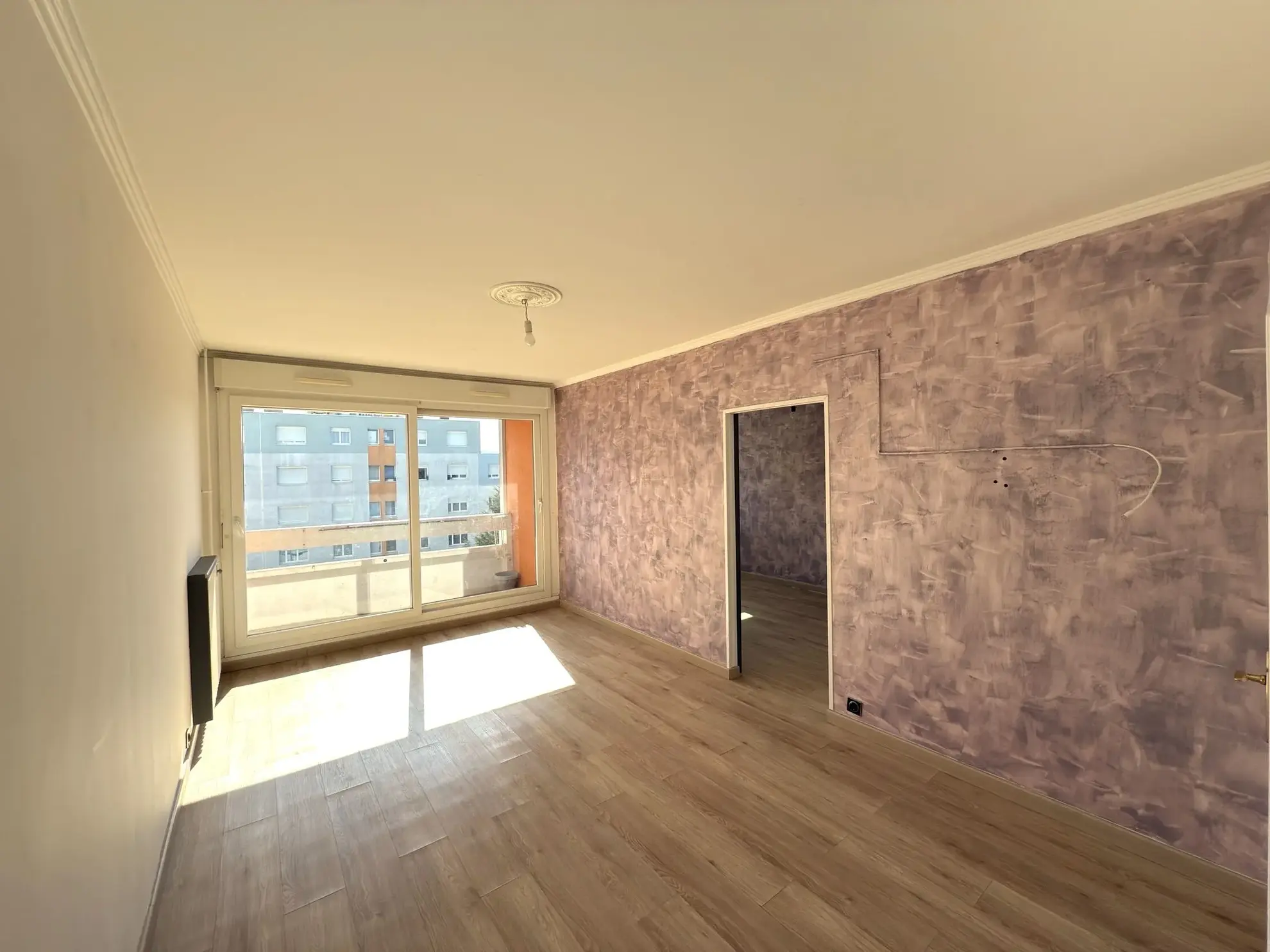Appartement F4 rénové avec balcon et garage à Montreynaud, Saint-Étienne 