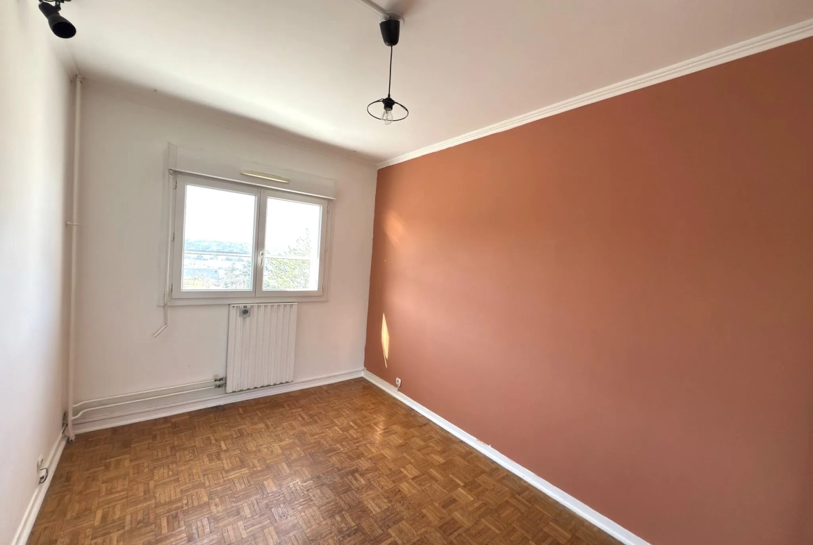 Appartement F4 rénové avec balcon et garage à Montreynaud, Saint-Étienne 