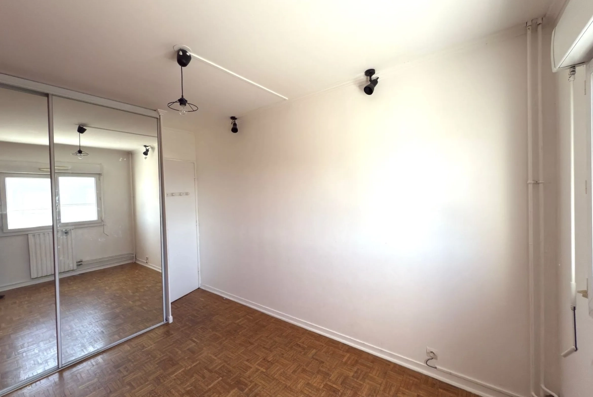 Appartement F4 rénové avec balcon et garage à Montreynaud, Saint-Étienne 