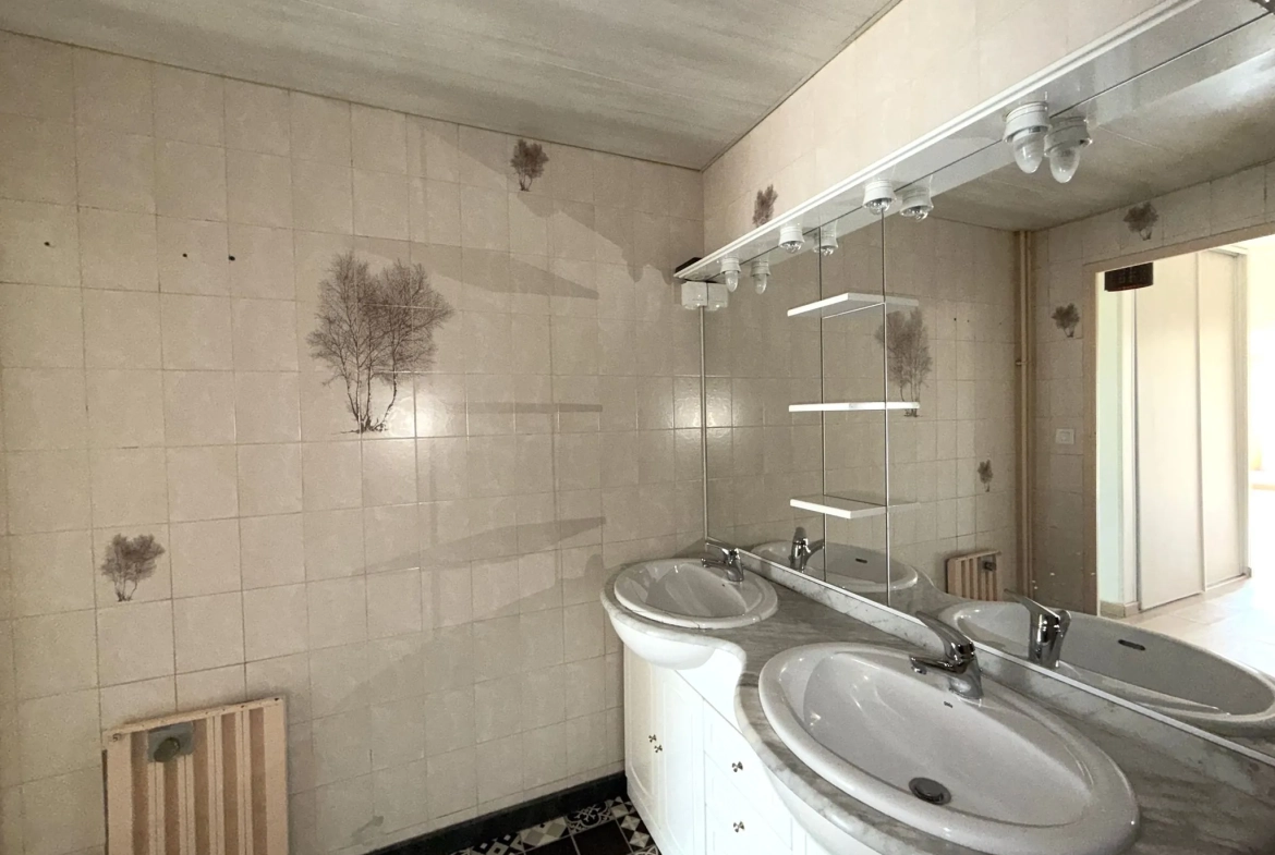 Appartement F4 rénové avec balcon et garage à Montreynaud, Saint-Étienne 