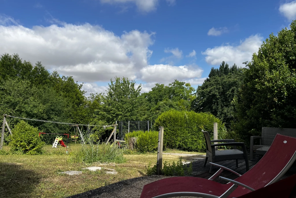 A vendre pavillon à Mirebeau avec grand jardin et suite parentale, récent et bien équipé 