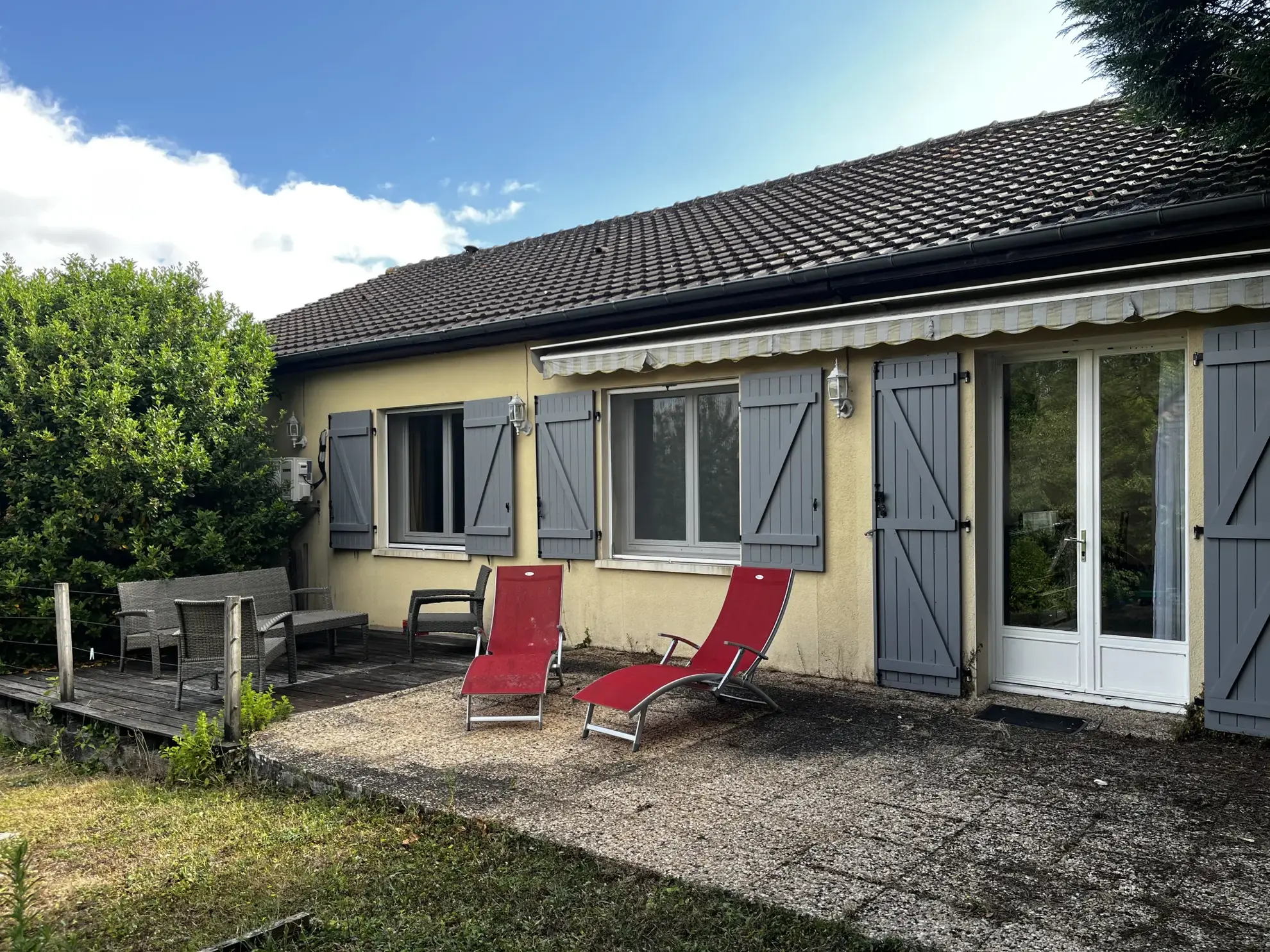 A vendre pavillon à Mirebeau avec grand jardin et suite parentale, récent et bien équipé 