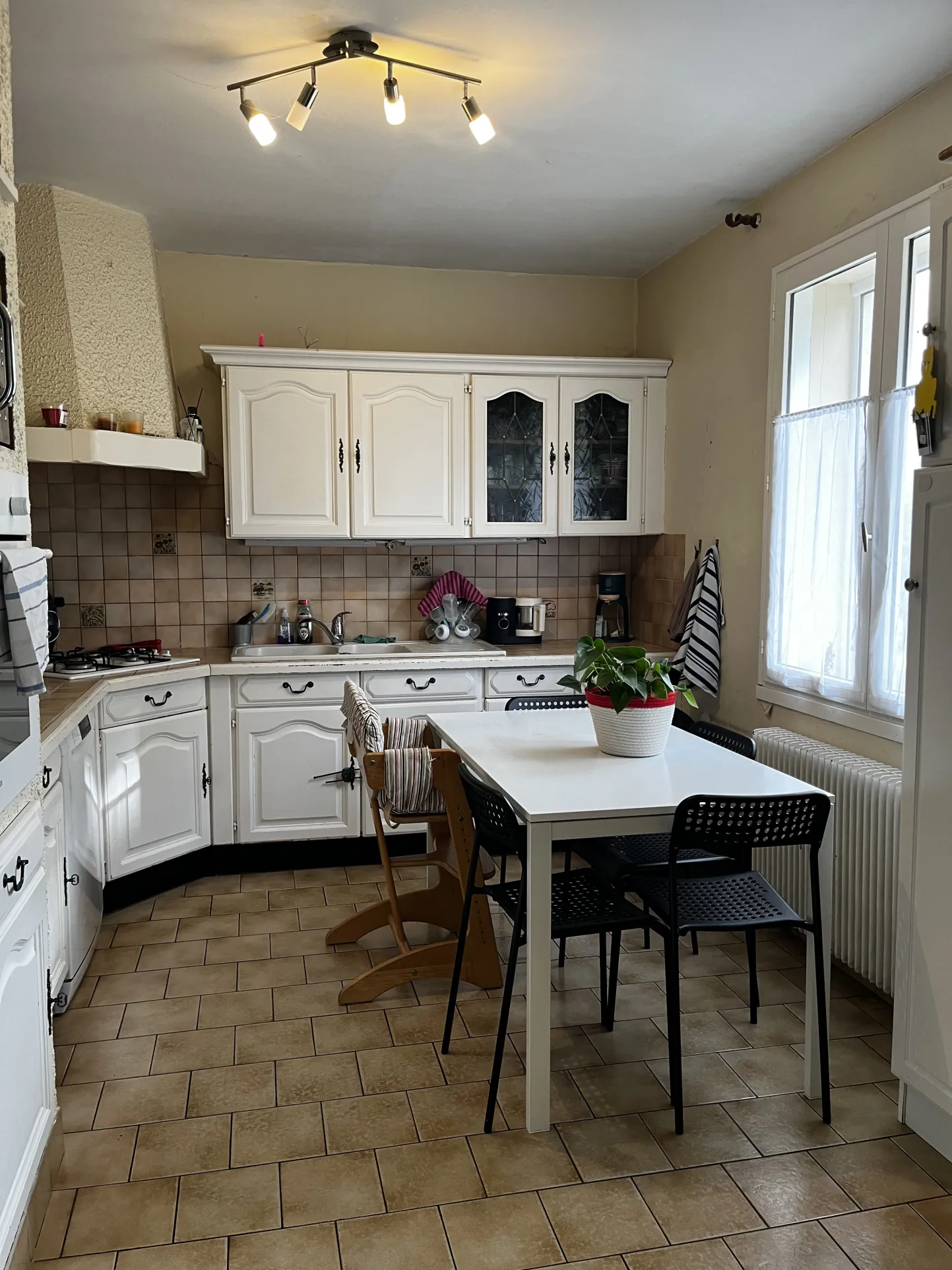 A vendre pavillon à Mirebeau avec grand jardin et suite parentale, récent et bien équipé 
