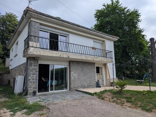 Maison familiale 4 chambres avec grand jardin dans un environnement calme
