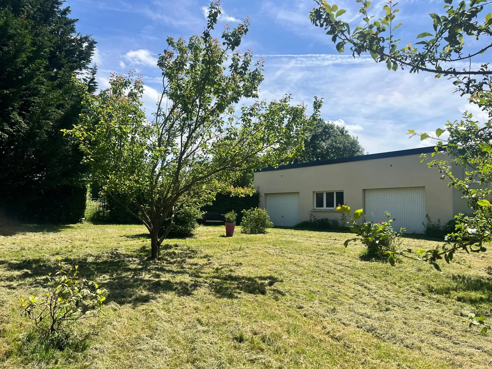 Belle maison à Colonfay avec grand jardin et confort moderne en vente 