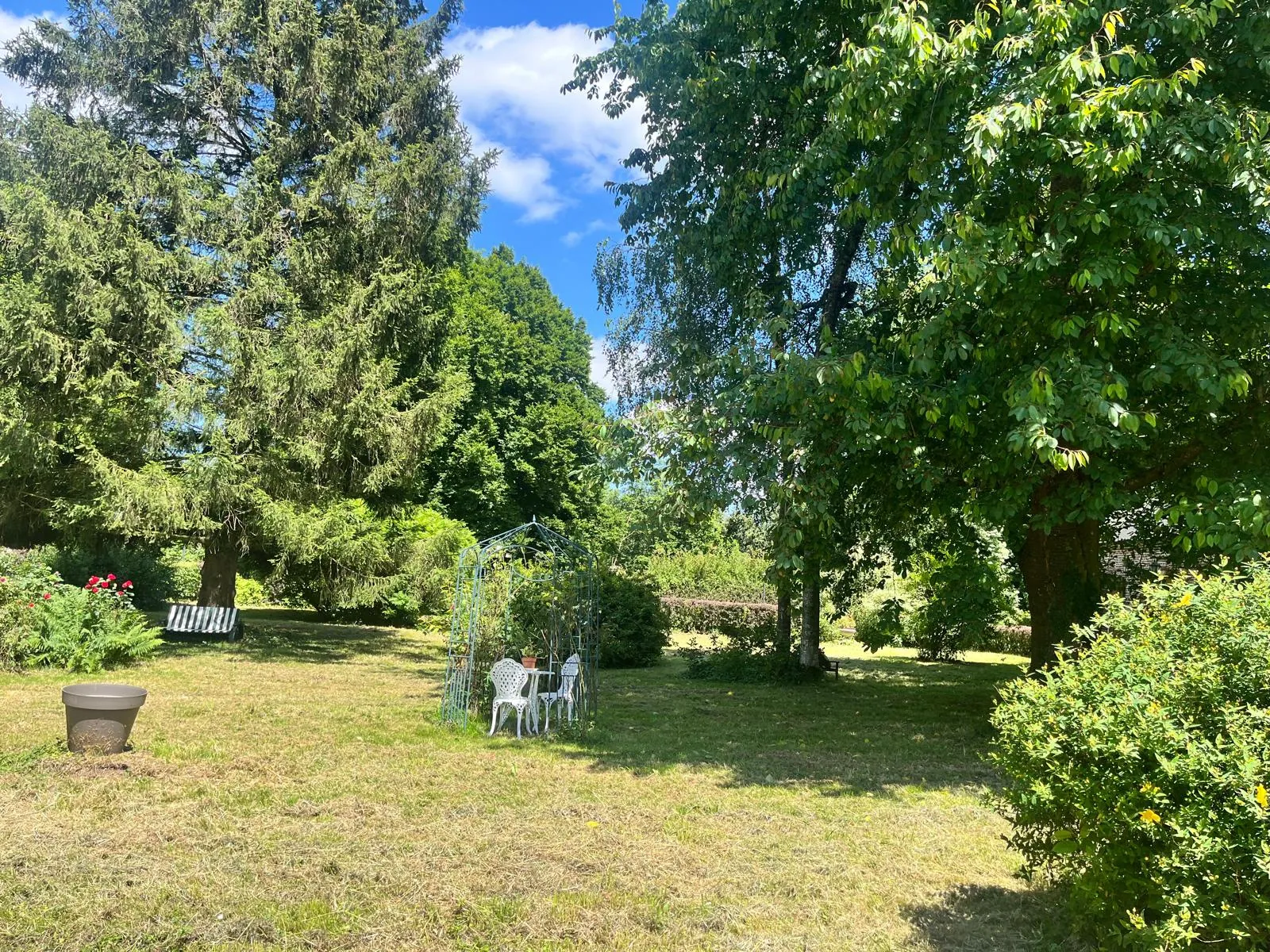 Belle maison à Colonfay avec grand jardin et confort moderne en vente 