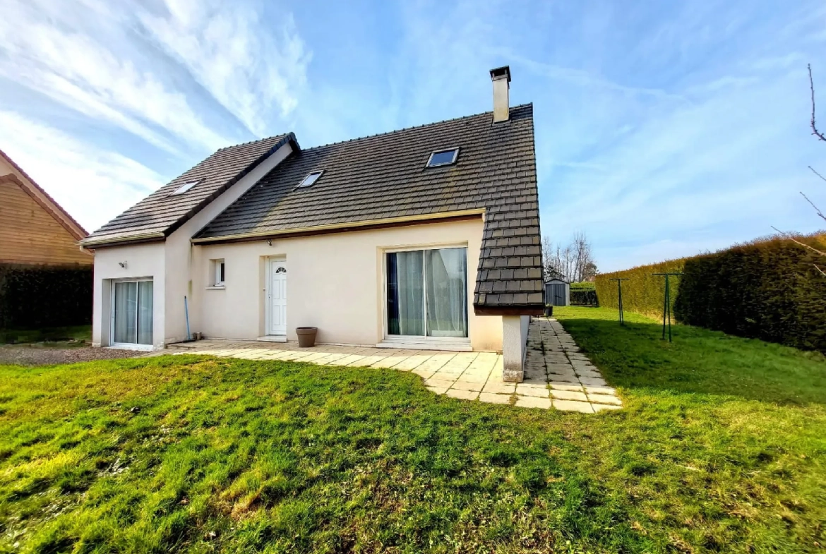 Maison lumineuse avec terrasse et terrain clos à La Saussaye – 6 pièces 