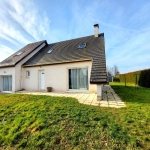 Maison lumineuse avec terrasse et terrain clos à La Saussaye – 6 pièces