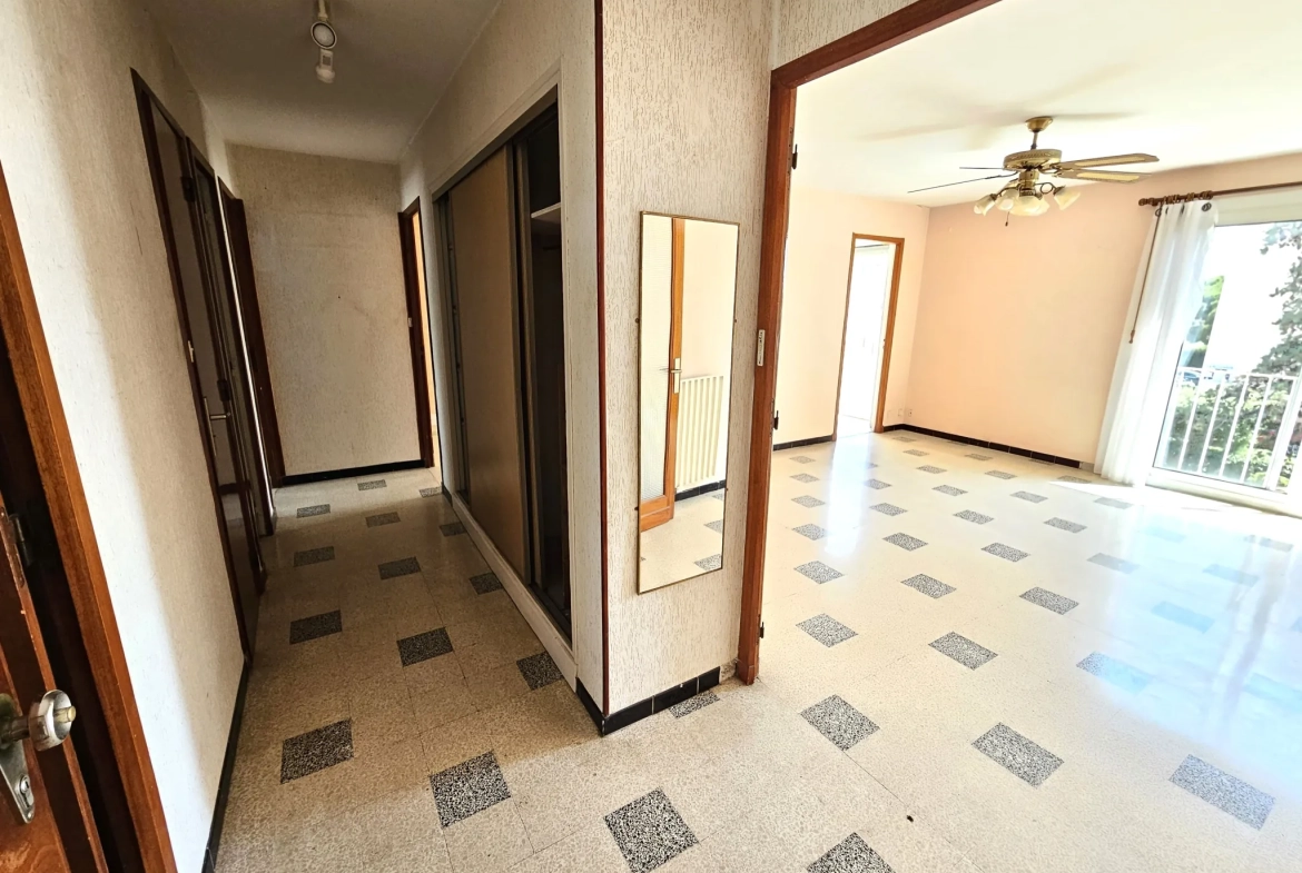 Bel appartement T3/T4 de 70 m² à Hyères avec cave et parkings sécurisés 