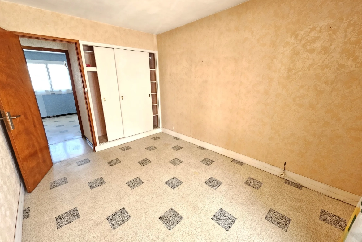 Bel appartement T3/T4 de 70 m² à Hyères avec cave et parkings sécurisés 