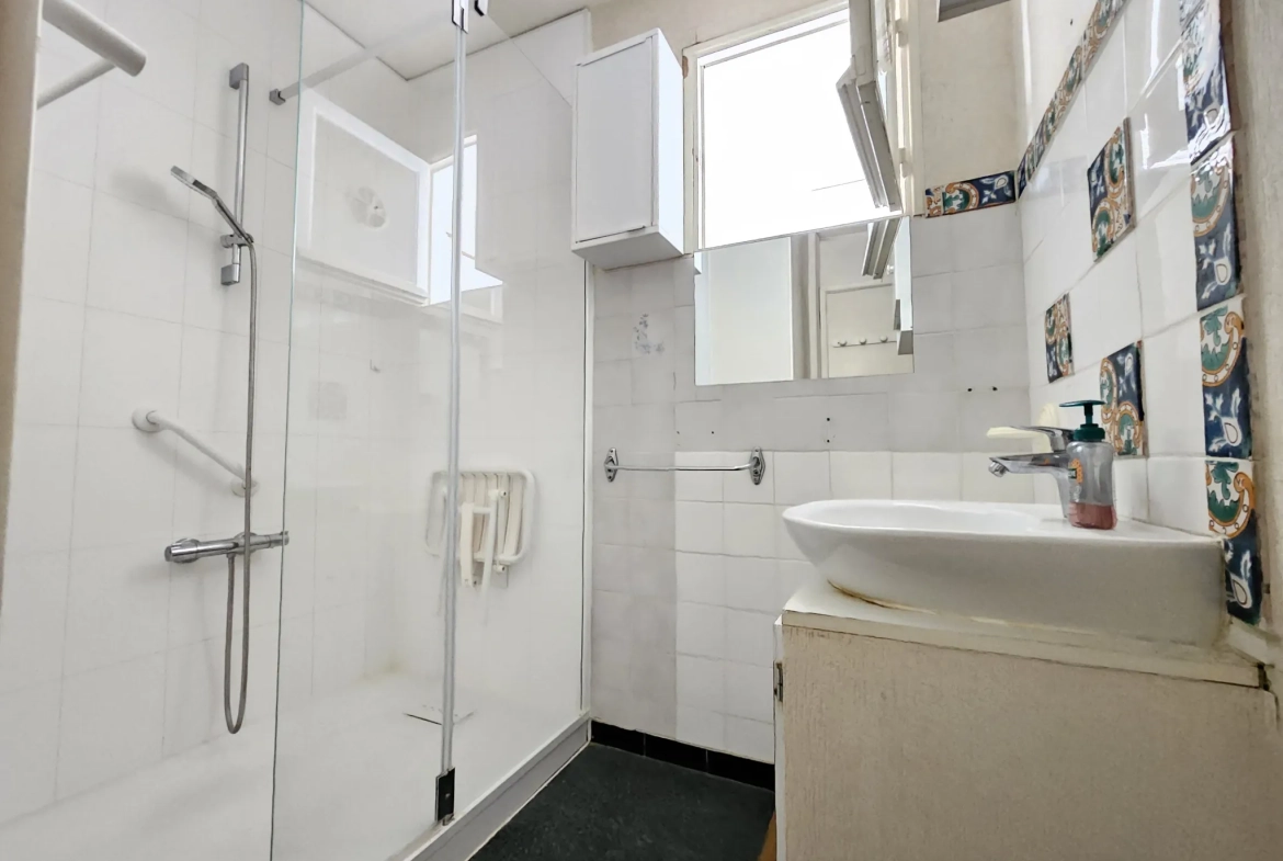 Bel appartement T3/T4 de 70 m² à Hyères avec cave et parkings sécurisés 