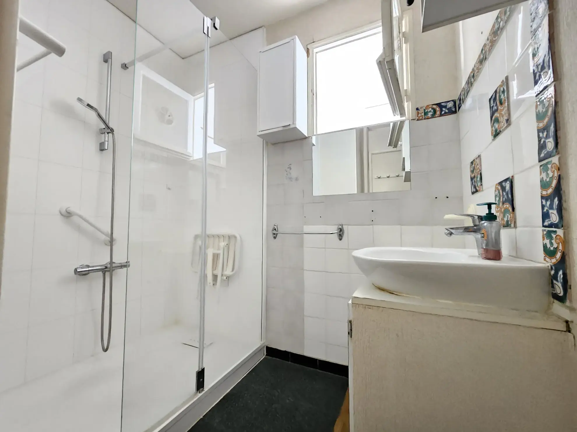 Bel appartement T3/T4 de 70 m² à Hyères avec cave et parkings sécurisés 