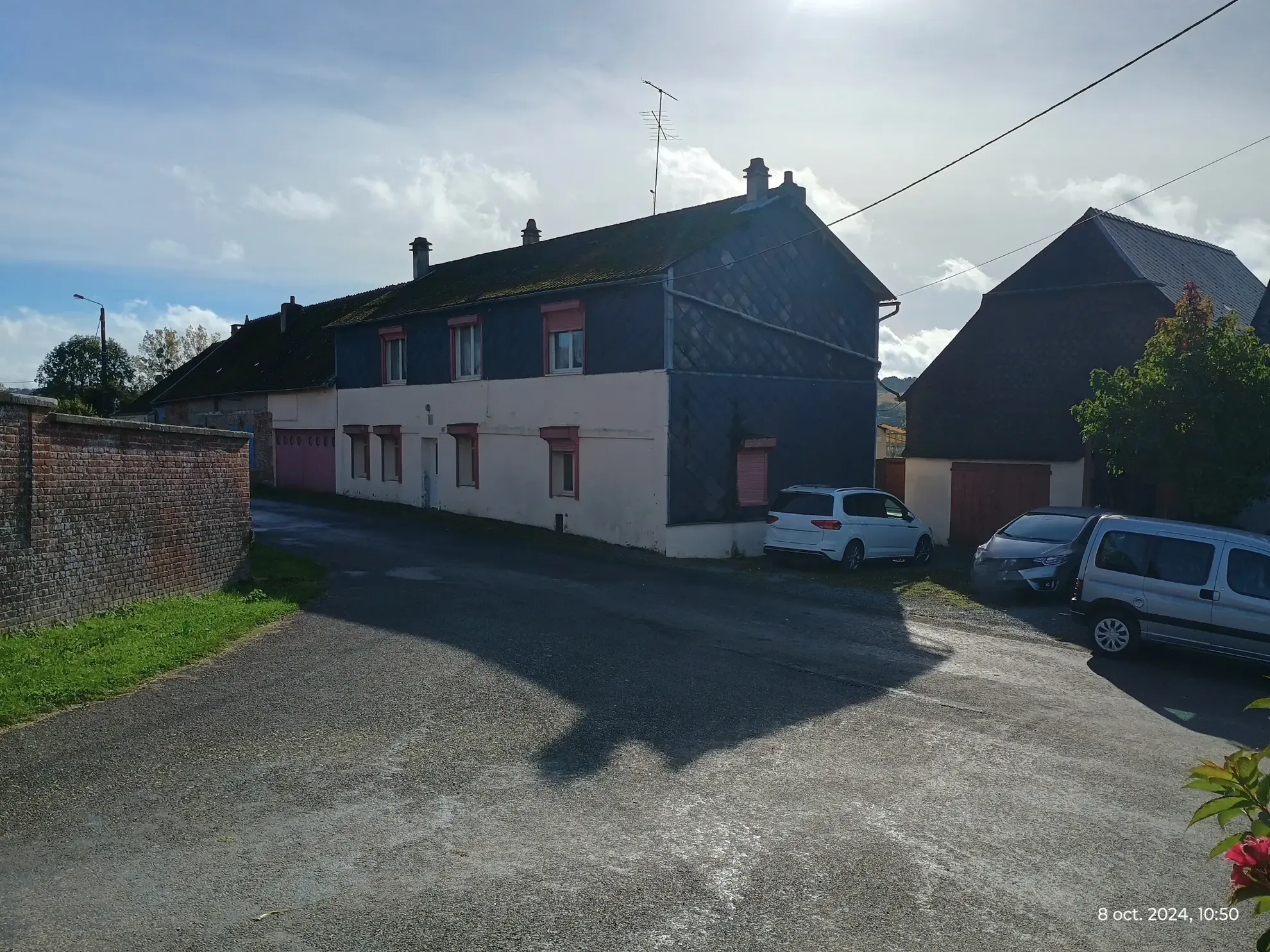 Maison de village à Gergny (02) à rénover avec grand terrain et potentiel touristique 
