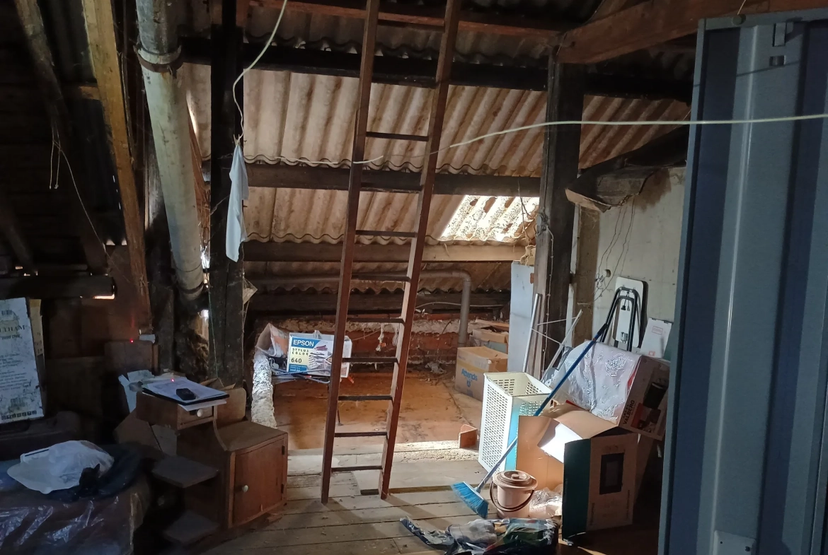 Maison de village à Gergny (02) à rénover avec grand terrain et potentiel touristique 