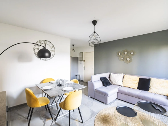 Appartement 4 chambres rénové avec terrasse et parking à Reims