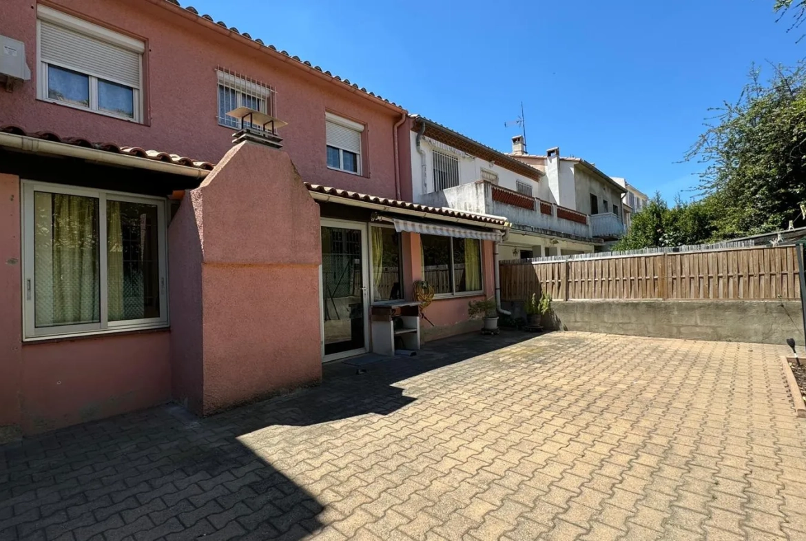 Maison 2 Faces avec 3 Chambres, Garage et Terrasse à Perpignan 