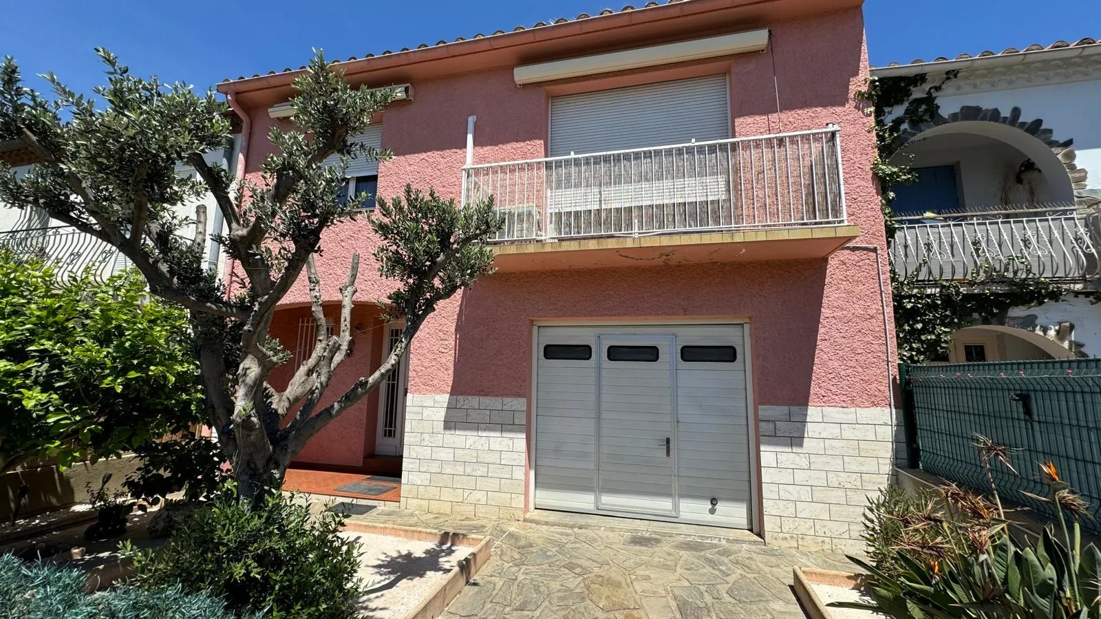 Maison 2 Faces avec 3 Chambres, Garage et Terrasse à Perpignan 