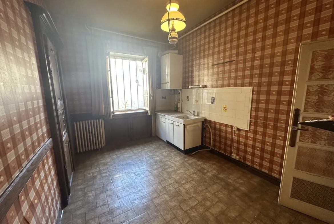 Maison de ville à vendre à Marcigny - Rénovation avec potentiel, 3 chambres, chauffage gaz 