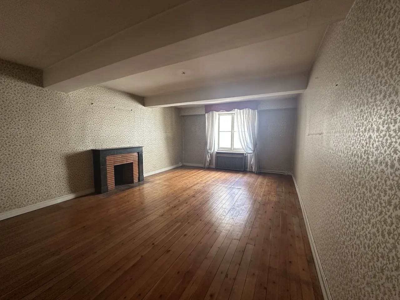 Maison de ville à vendre à Marcigny - Rénovation avec potentiel, 3 chambres, chauffage gaz 