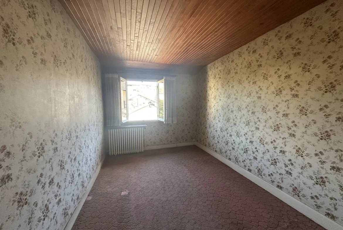Maison de ville à vendre à Marcigny - Rénovation avec potentiel, 3 chambres, chauffage gaz 