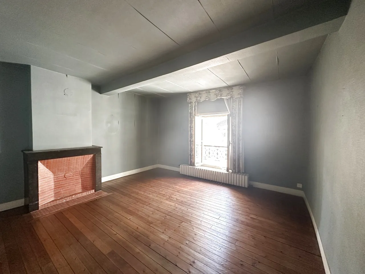 Maison de ville à vendre à Marcigny - Rénovation avec potentiel, 3 chambres, chauffage gaz 