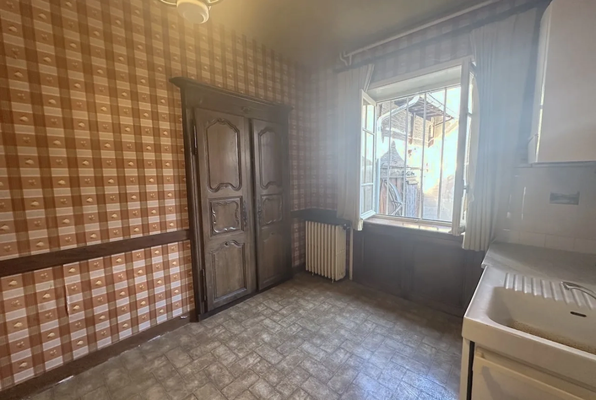 Maison de ville à vendre à Marcigny - Rénovation avec potentiel, 3 chambres, chauffage gaz 