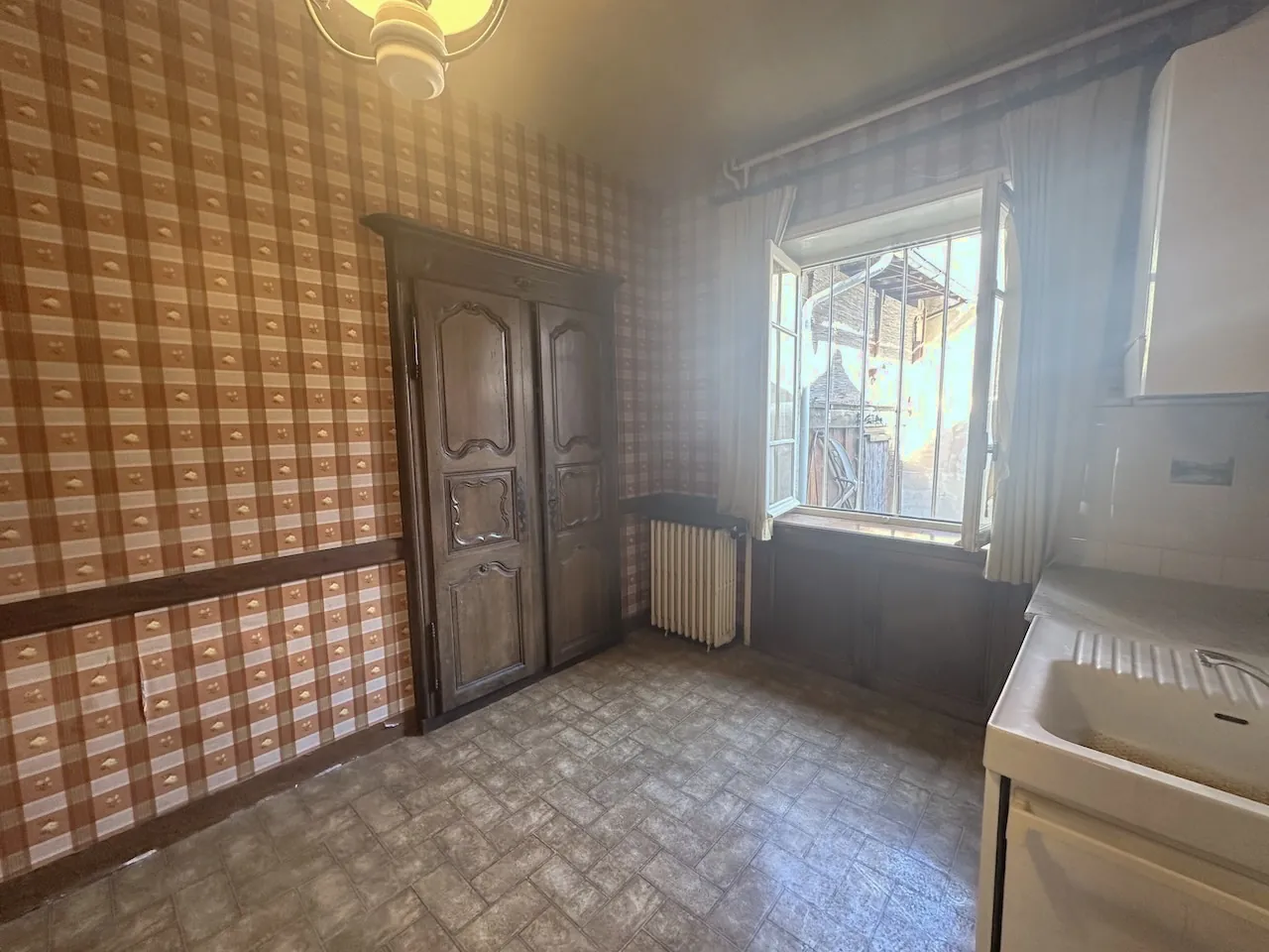 Maison de ville à vendre à Marcigny - Rénovation avec potentiel, 3 chambres, chauffage gaz 