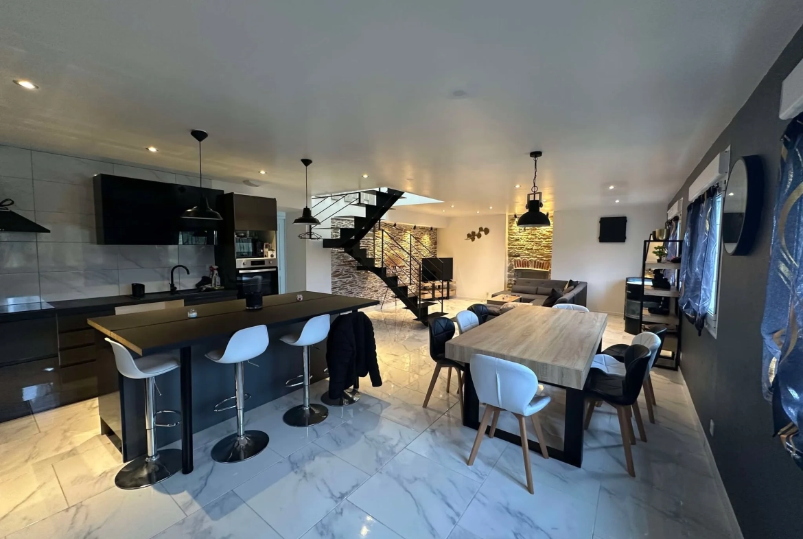 Maison à vendre à Moréac - 2 chambres, terrasse, terrain 1839 m² 