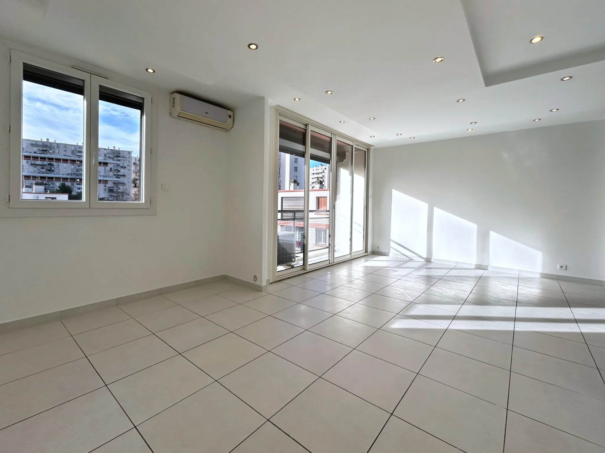 Vente appartement T3 de 64,92 m² avec balcon à Marseille Bon-Secours 