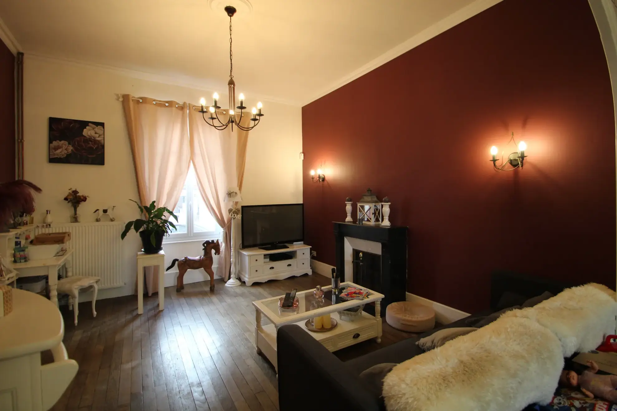 Immeuble mixte de 326 m² avec appartements, local professionnel et garages au Mayet de Montagne 