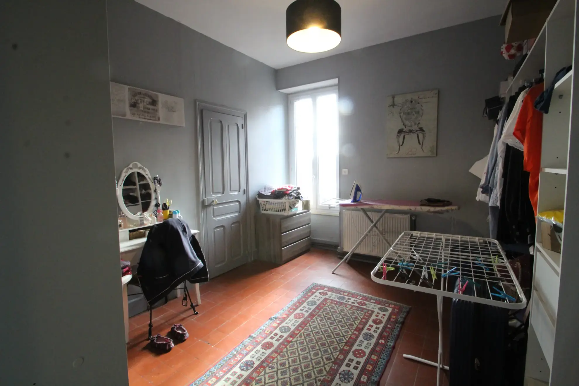 Immeuble mixte de 326 m² avec appartements, local professionnel et garages au Mayet de Montagne 