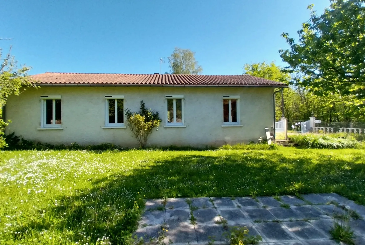 Maison de plain-pied avec 4 chambres, garage et terrasse à Segonzac 