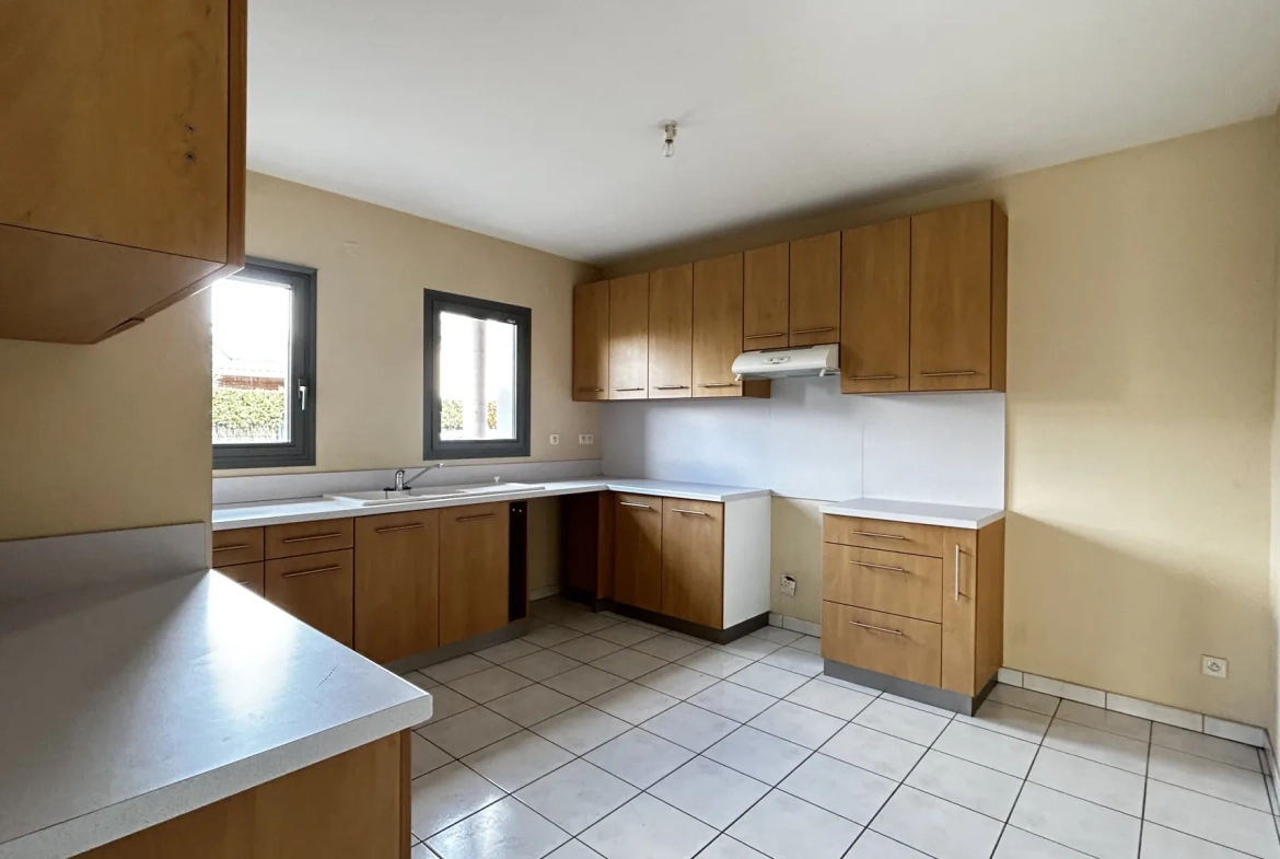 Maison de plain-pied à Coulon, 3 chambres, jardin clos, garage, environnement calme 