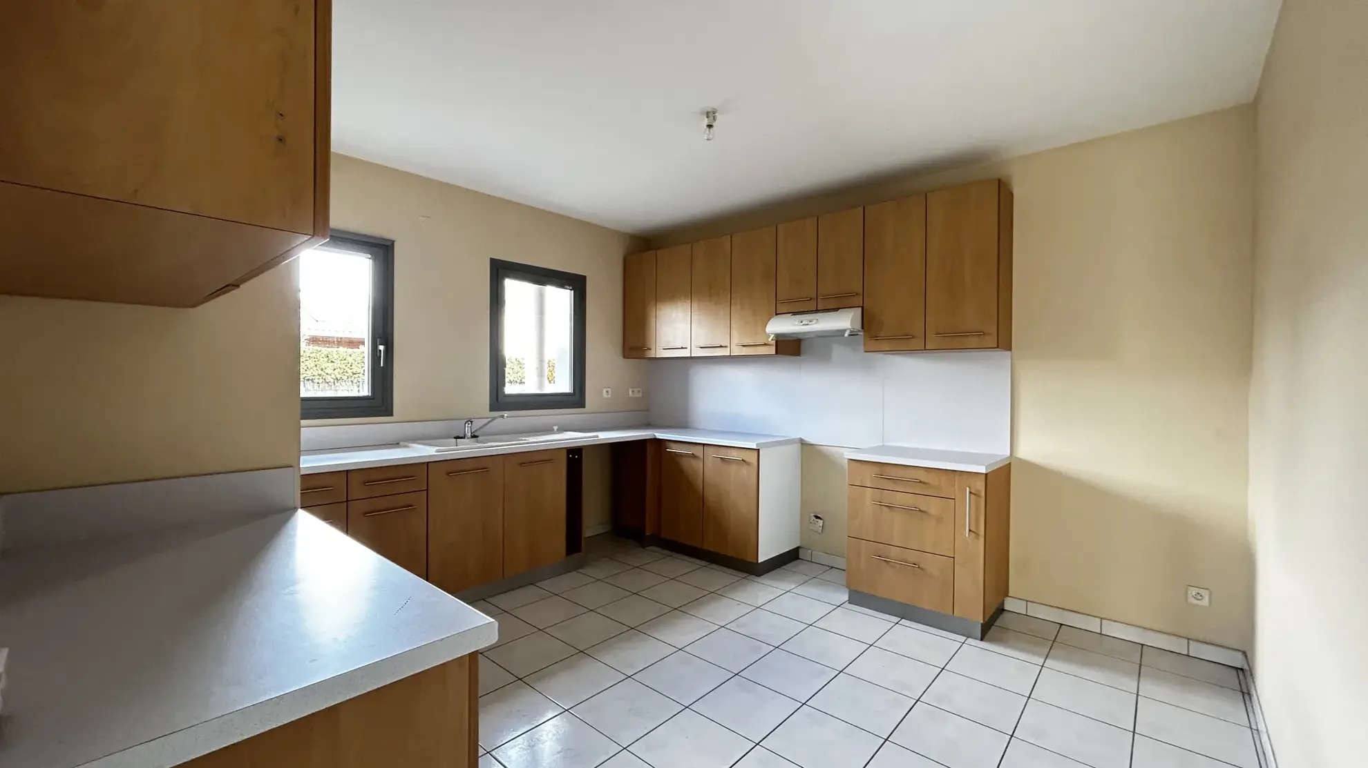 Maison de plain-pied à Coulon, 3 chambres, jardin clos, garage, environnement calme 
