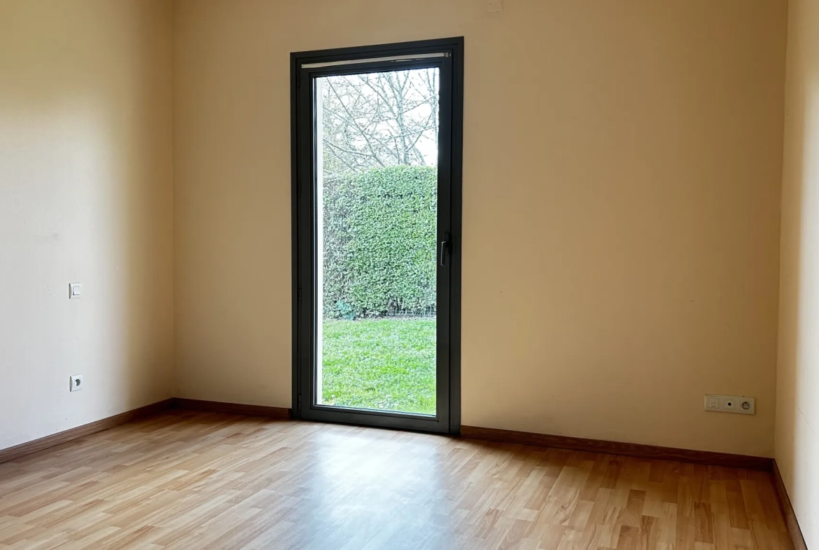 Maison de plain-pied à Coulon, 3 chambres, jardin clos, garage, environnement calme 