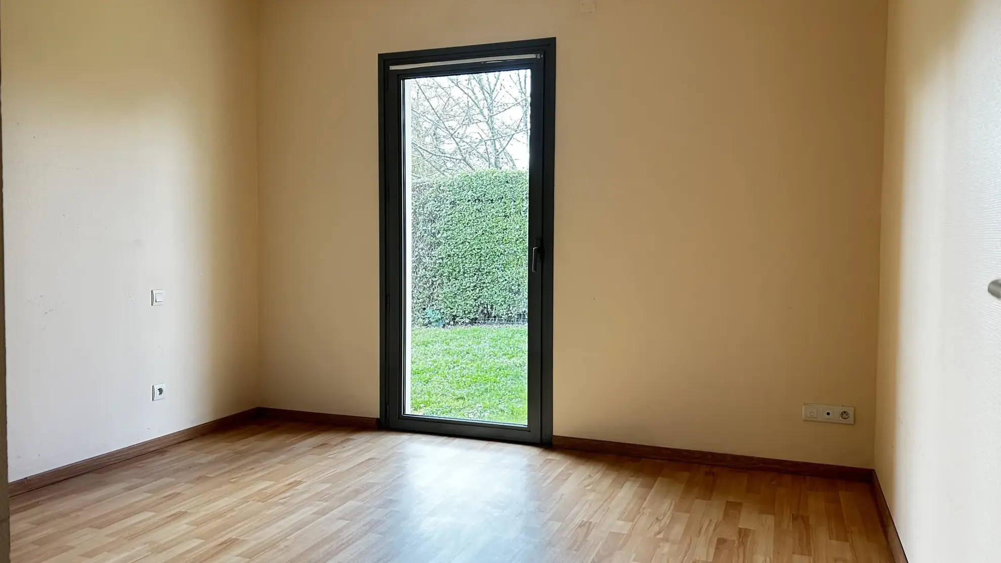 Maison de plain-pied à Coulon, 3 chambres, jardin clos, garage, environnement calme 