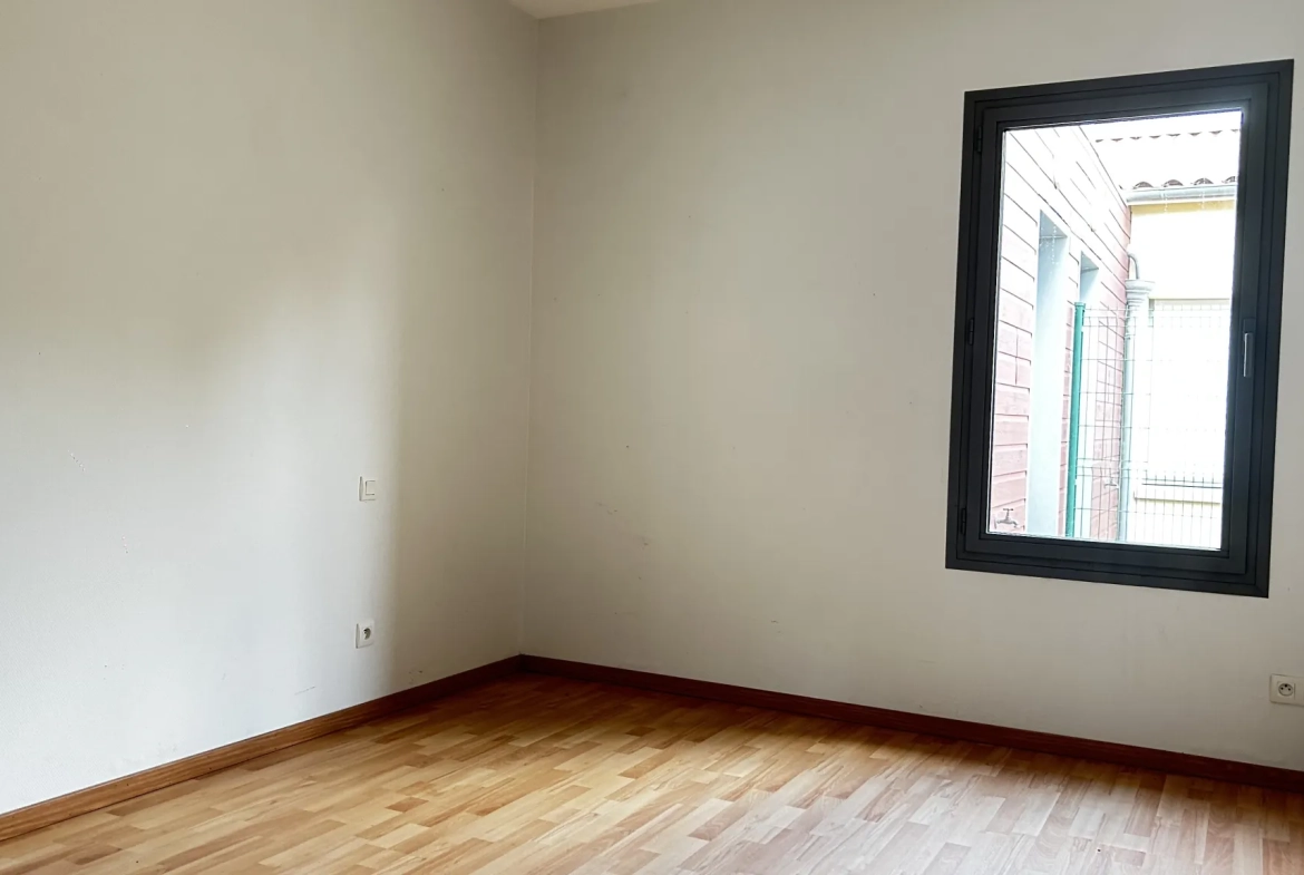 Maison de plain-pied à Coulon, 3 chambres, jardin clos, garage, environnement calme 